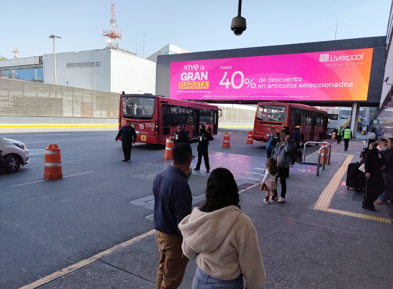 Valla exterior AICM Liverpool